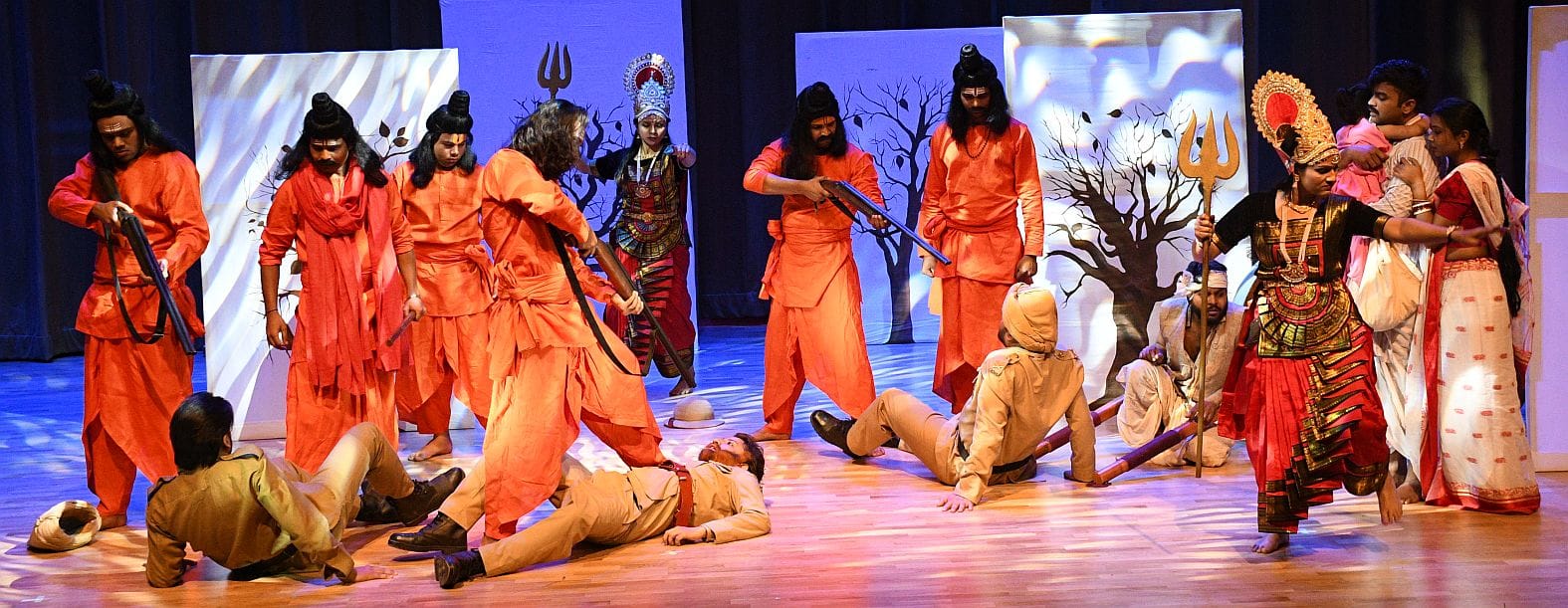 स्वर्ण जयंती नाट्य समारोह में कलाकारों का हुआ सम्मान और नाटकों का हुआ मचंन स्वर्ण जयंती नाट्य समारोह में कलाकारों का हुआ सम्मान और नाटकों का हुआ मचंन