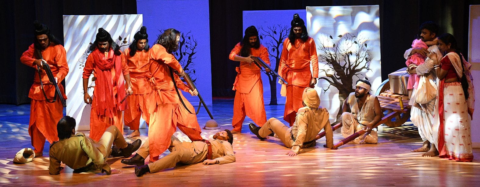 स्वर्ण जयंती नाट्य समारोह में कलाकारों का हुआ सम्मान और नाटकों का हुआ मचंन स्वर्ण जयंती नाट्य समारोह में कलाकारों का हुआ सम्मान और नाटकों का हुआ मचंन