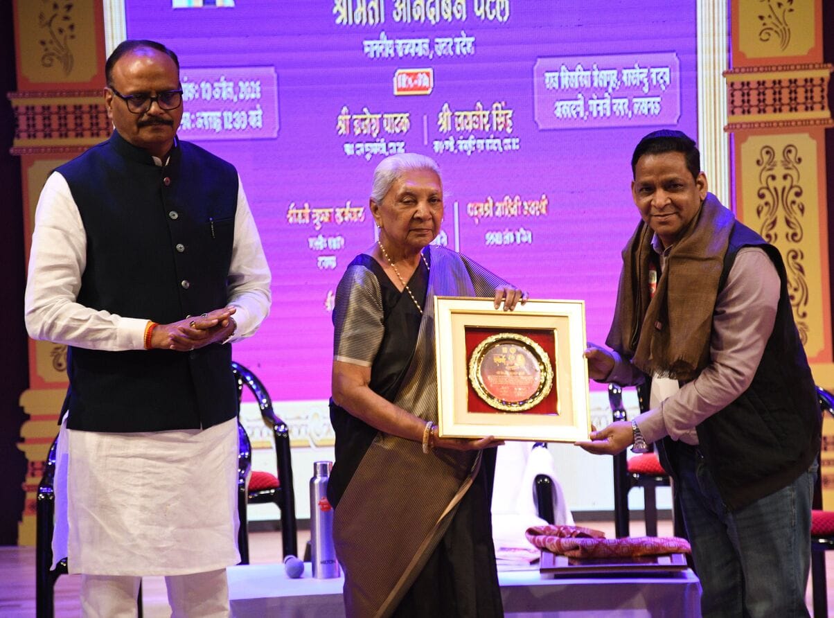 स्वर्ण जयंती नाट्य समारोह में कलाकारों का हुआ सम्मान और नाटकों का हुआ मचंन स्वर्ण जयंती नाट्य समारोह में कलाकारों का हुआ सम्मान और नाटकों का हुआ मचंन