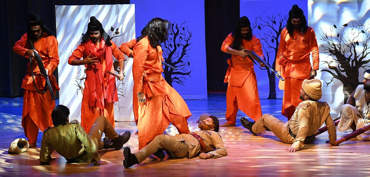 स्वर्ण जयंती नाट्य समारोह में कलाकारों का हुआ सम्मान और नाटकों का हुआ मचंन स्वर्ण जयंती नाट्य समारोह में कलाकारों का हुआ सम्मान और नाटकों का हुआ मचंन