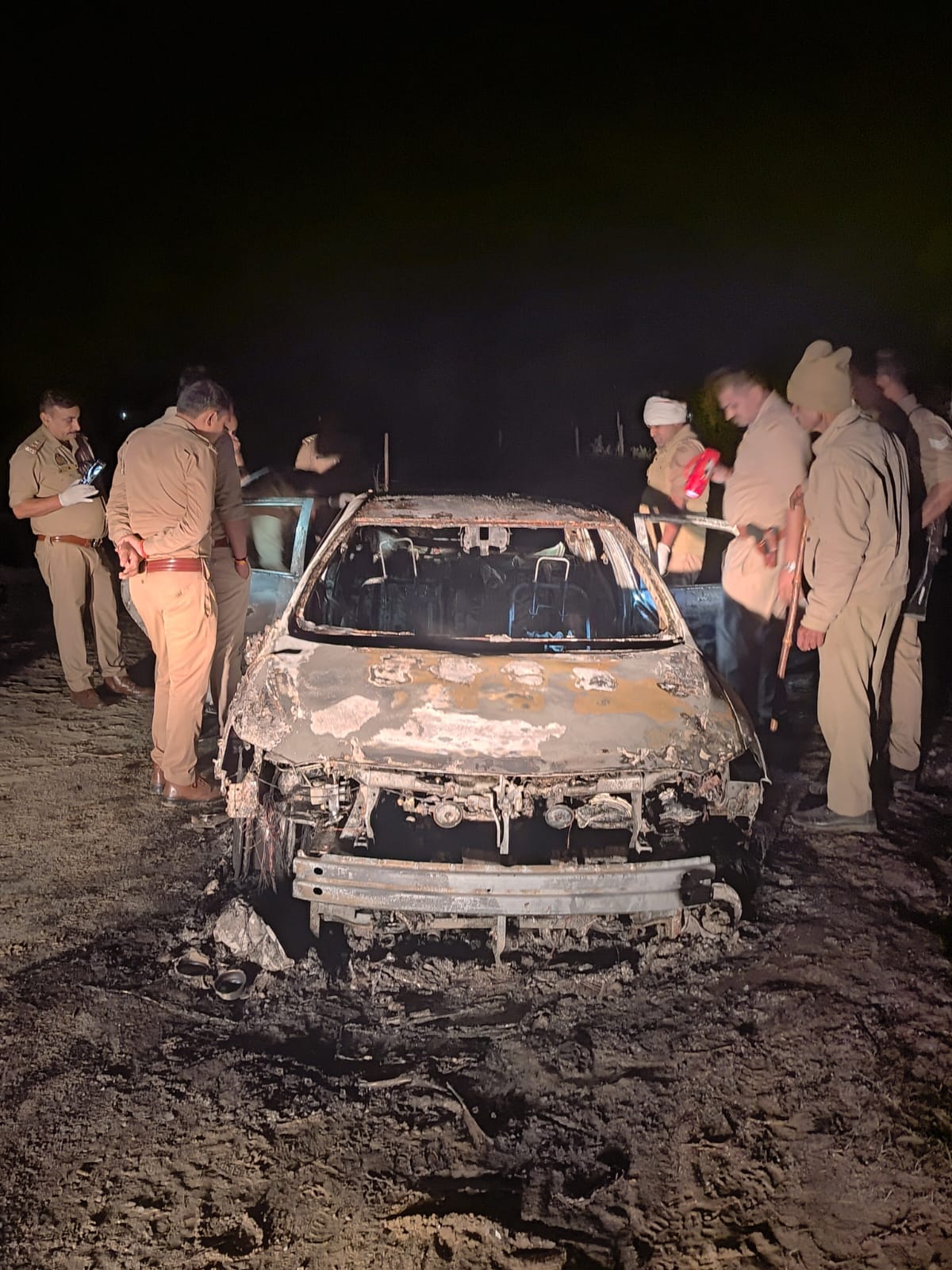 अर्पित भारद्वाज अपनी पत्नी प्रिया भारद्वाज व बेटी के साथ। फाइल फोटो