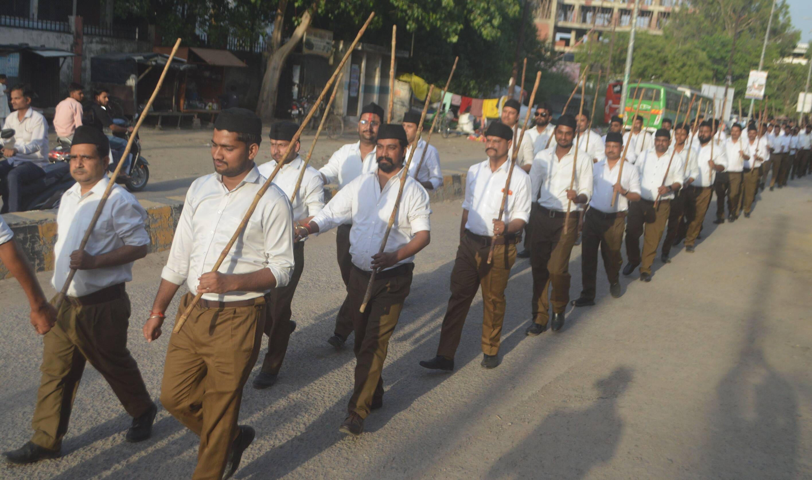 फोटो-19-कार्यक्रम को संबोधित करते आरएसएस के क्षेत्र संघ चालक कृष्ण मोहन। संवाद
