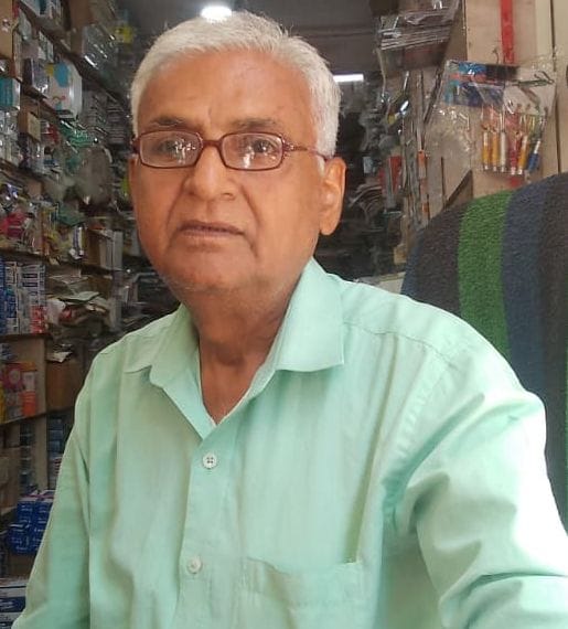 फोटो संख्या:66- बालाजी चौक पर दुकान में रखी पुस्तकें---संवाद