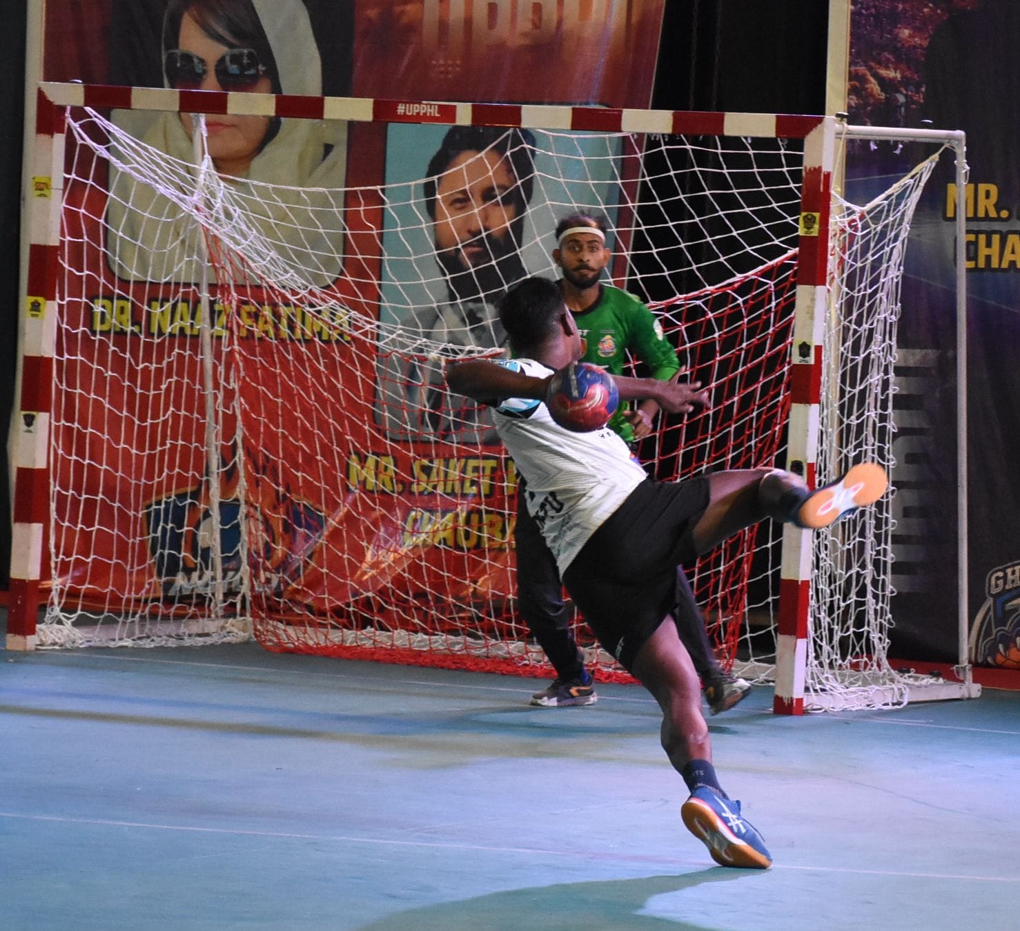 केडी सिंह बाबू स्टेडियम में उत्तर प्रदेश प्रो हैंडबॉल लीग में बर्बरीक वारियर्स और नोएडा ब्लास्ट