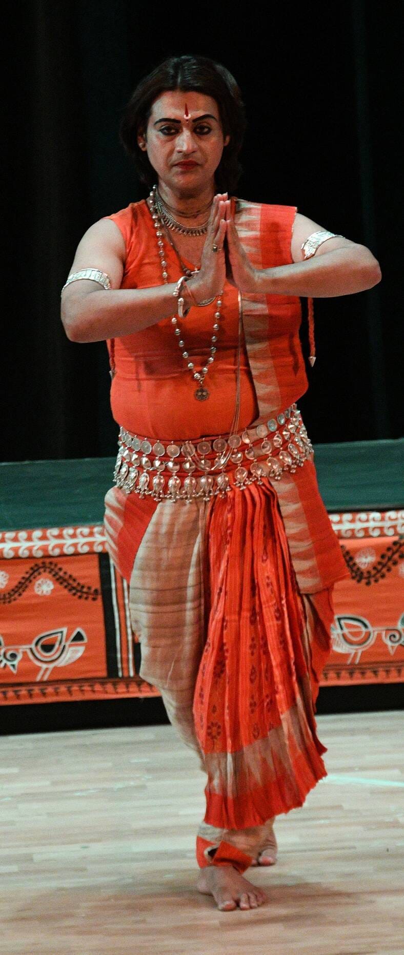 मंच पर उतरा राधा-कृष्ण का शाश्वत प्रेम मंच पर उतरा राधा-कृष्ण का शाश्वत प्रेम