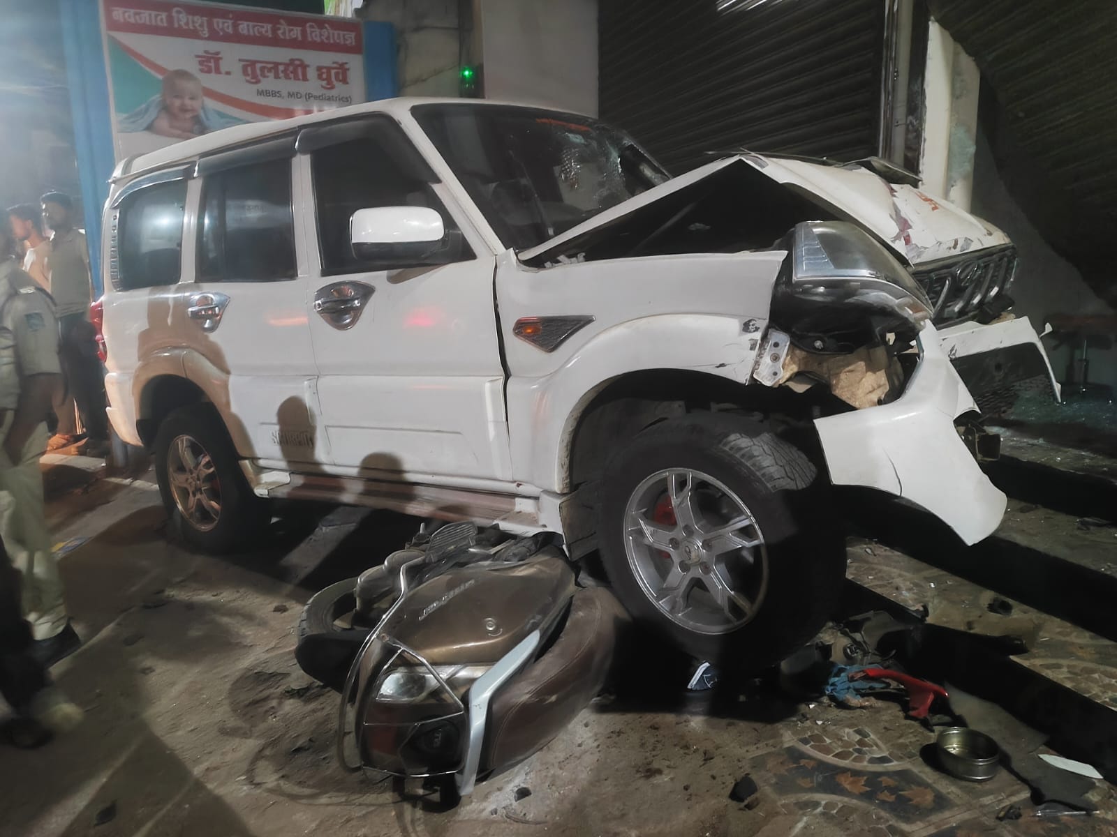 मंडला में नशे में धुत स्कॉर्पियो चालक ने 4 को कुचला, 1 की मौत, 3 गंभीर,CCTV में कैद तांडव