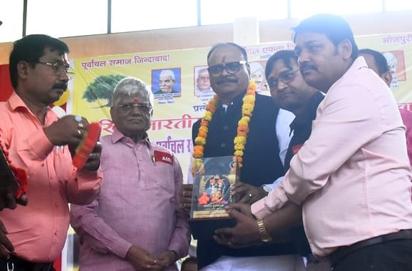 सामुदायिक केंद्र में शनिवार को अखिल भारतीय भोजपुरी समाज की ओर से स्नेह मिलन कार्यक्रम हुआ। 