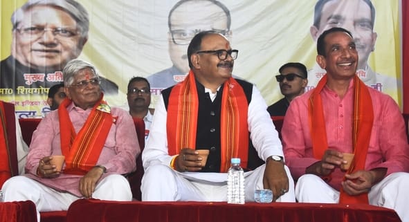 सामुदायिक केंद्र में शनिवार को अखिल भारतीय भोजपुरी समाज की ओर से स्नेह मिलन कार्यक्रम हुआ। 