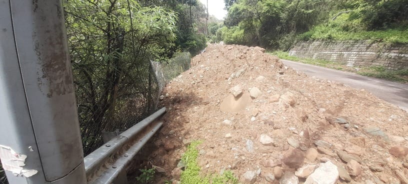 शहीद स्मारक से सर्किट हाउस (एनएच-503) सड़क मार्ग चीलगाड़ी के पास पुल निर्माण के लिए किया गड्ढा। शहीद स्मारक से सर्किट हाउस (एनएच-503) सड़क मार्ग चीलगाड़ी के पास पुल निर्माण के लिए किया गड्ढा।