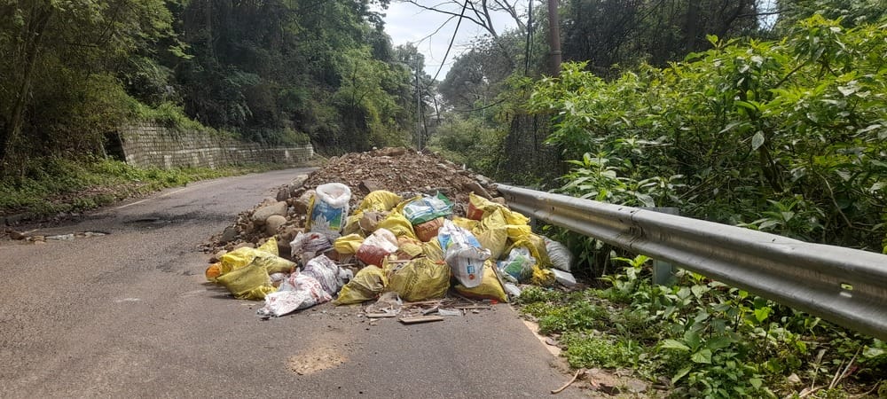 शहीद स्मारक से सर्किट हाउस (एनएच-503) सड़क मार्ग चीलगाड़ी के पास पुल निर्माण के लिए किया गड्ढा। शहीद स्मारक से सर्किट हाउस (एनएच-503) सड़क मार्ग चीलगाड़ी के पास पुल निर्माण के लिए किया गड्ढा।