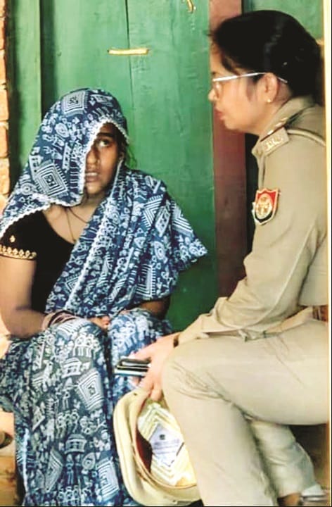 शांति देवी की फाइल फोटो व आरोपी बहू से पूछताछ करती पुलिस। शांति देवी की फाइल फोटो व आरोपी बहू से पूछताछ करती पुलिस।