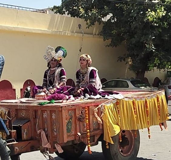 11जेएनडी11, 12: जाट धर्मशाला के पास से गुजरती भगवान परशुराम जन्मोत्सव पर शोभा यात्रा। संवाद