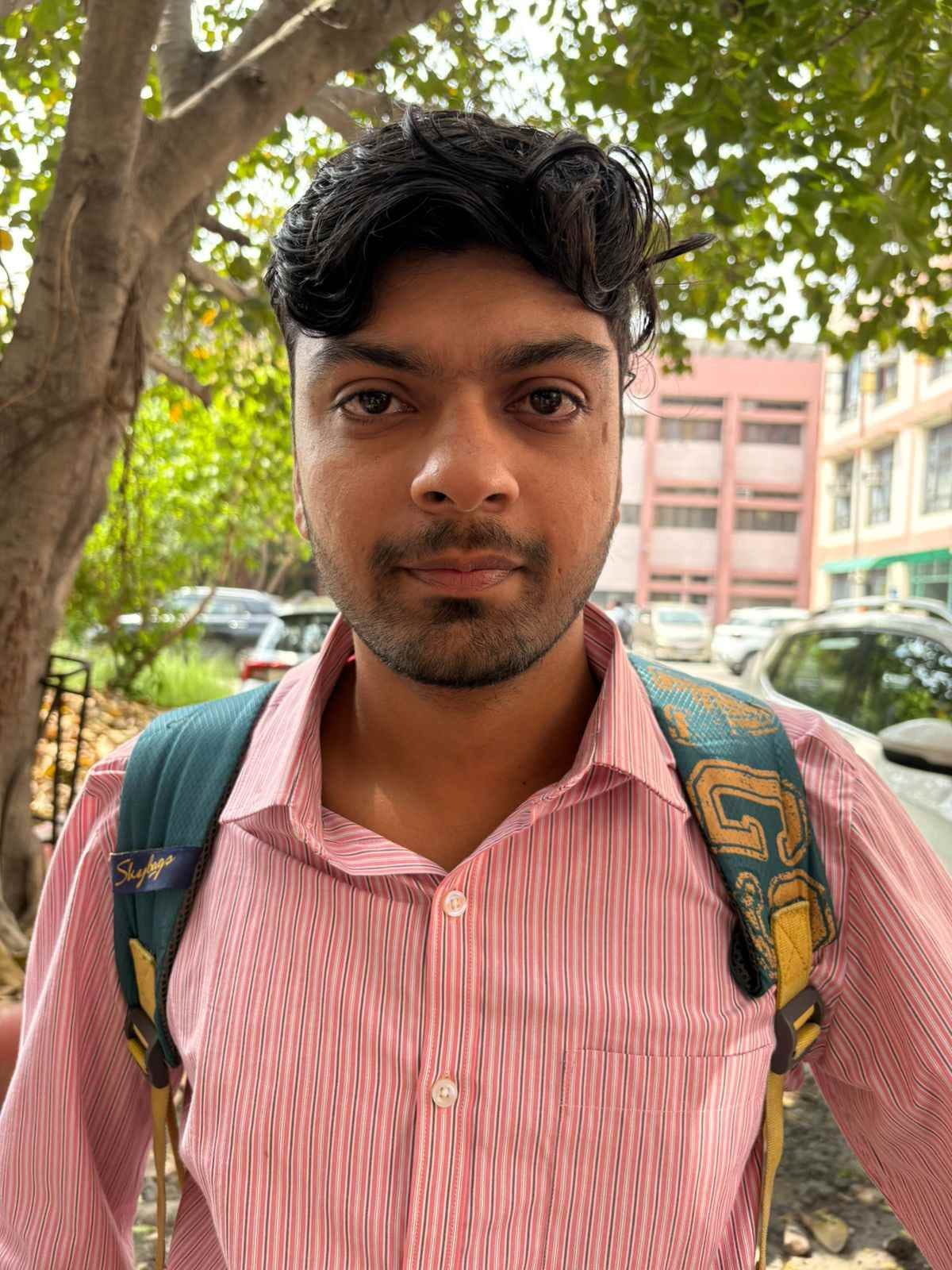 15. एमडीयू के बॉयज हॉस्टल में कमरे में बंद पड़ा पंखा। स्रोत: छात्र