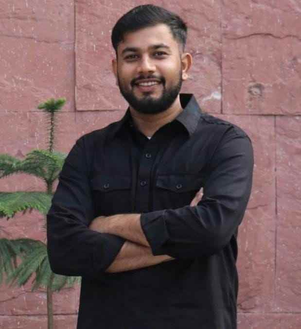 15. एमडीयू के बॉयज हॉस्टल में कमरे में बंद पड़ा पंखा। स्रोत: छात्र