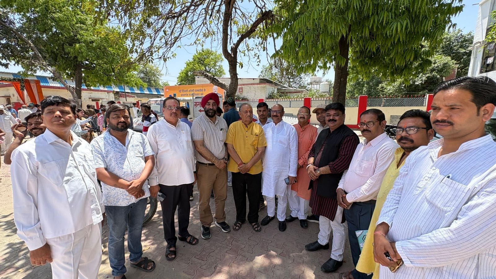 बदायूं से दिल्ली तक सीधी ट्रेन सेवा के उद्घाटन समारोह को संबोधित करते केंद्रीय राज्यमंत्री। सं बदायूं से दिल्ली तक सीधी ट्रेन सेवा के उद्घाटन समारोह को संबोधित करते केंद्रीय राज्यमंत्री। सं