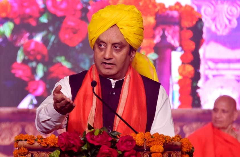 जनमंच में सीआईएस की ओर से आयोजित समन्वय कार्यक्रम में पदमश्री भारत भूषण को सम्मानित करते डॉ. सु