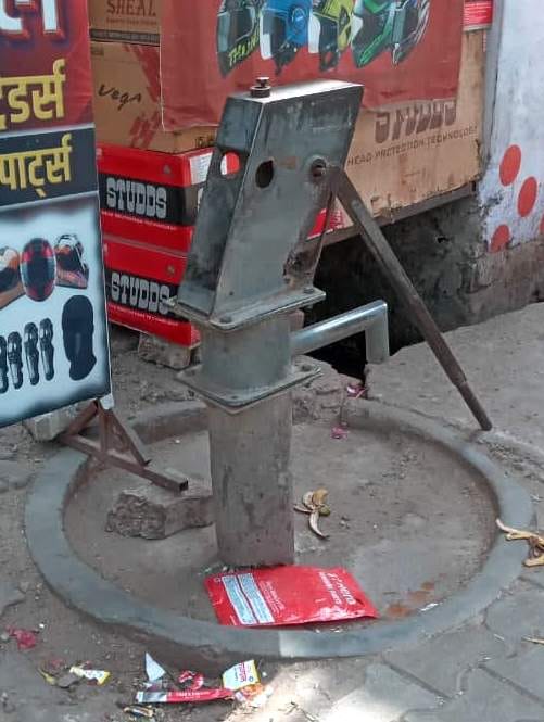 कलीनगर में विरोध प्रदर्शन करते लोग। स्रोत सोशल मीडिया