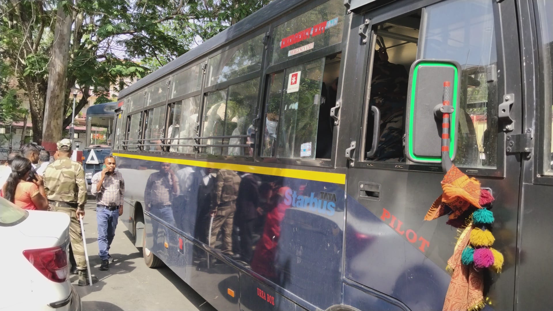 कोर्ट परिसर में सभी आरोपी