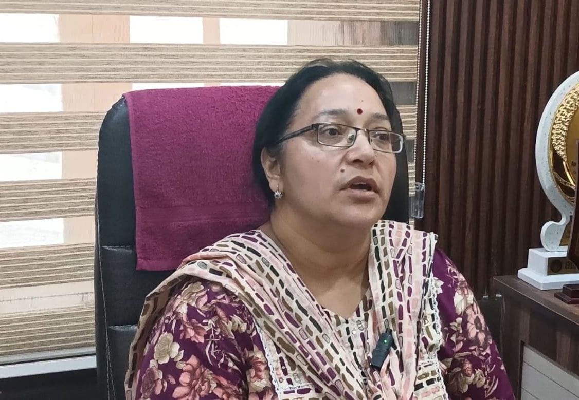 मेडिकल कॉलेज की मेडिसिन ओपीडी में उपचार के लिए इंतजार में मरीज। संवाद मेडिकल कॉलेज की मेडिसिन ओपीडी में उपचार के लिए इंतजार में मरीज। संवाद