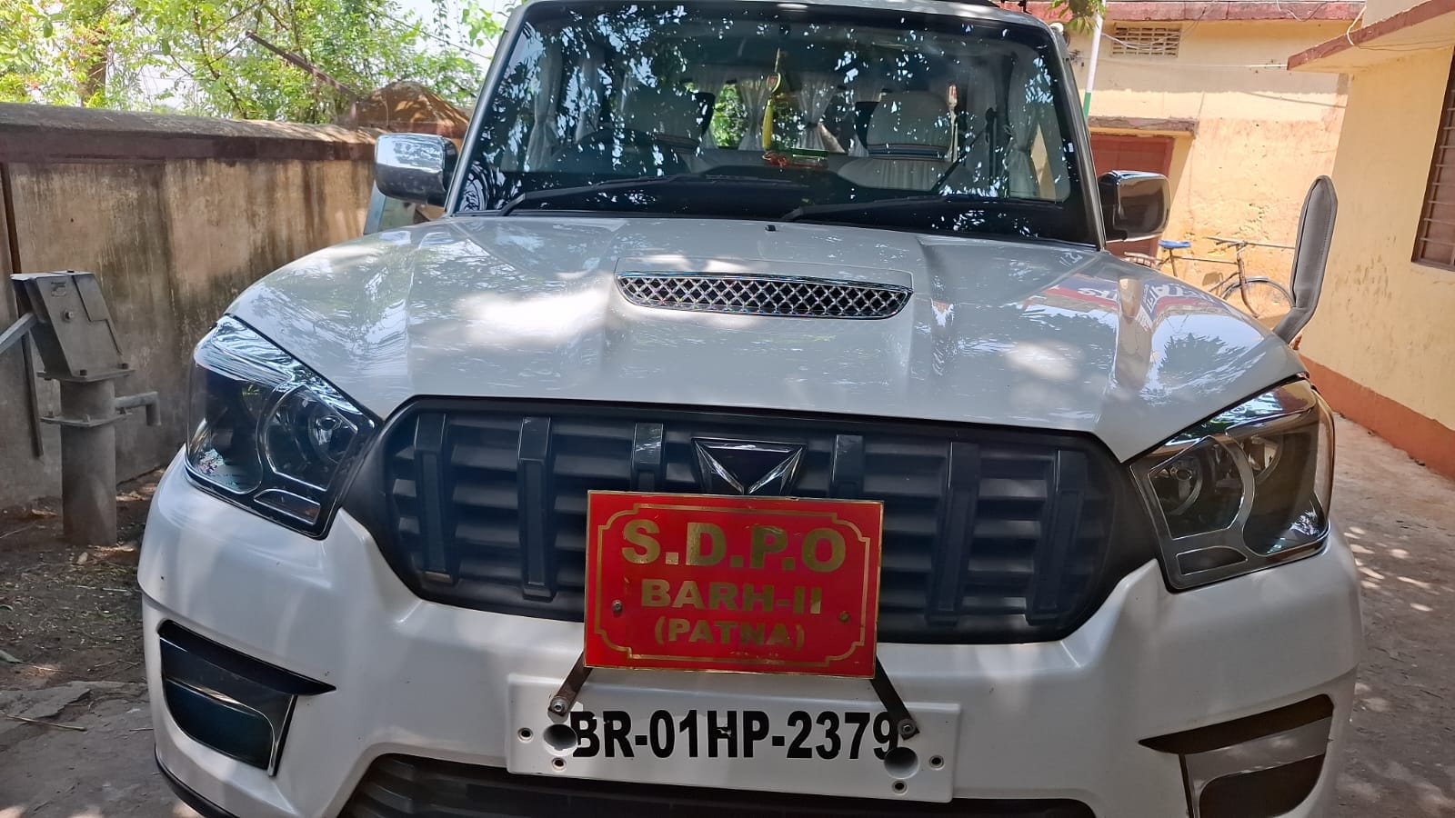 मेडिकल दुकान की आड़ में हथियार तस्करी