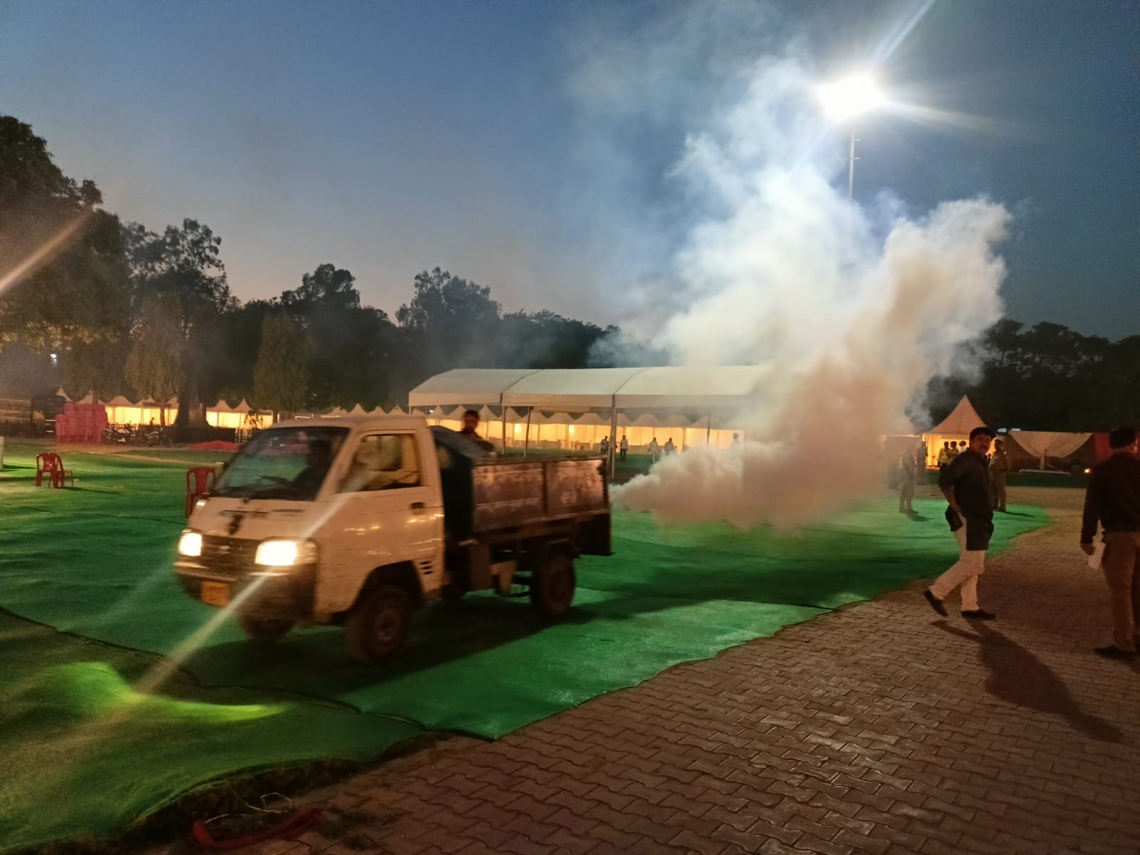 मुख्यमंत्री योगी आदित्यनाथ के आगमन के दृष्टिगत सजाया गया शिव चौक क्षेत्र। संवाद