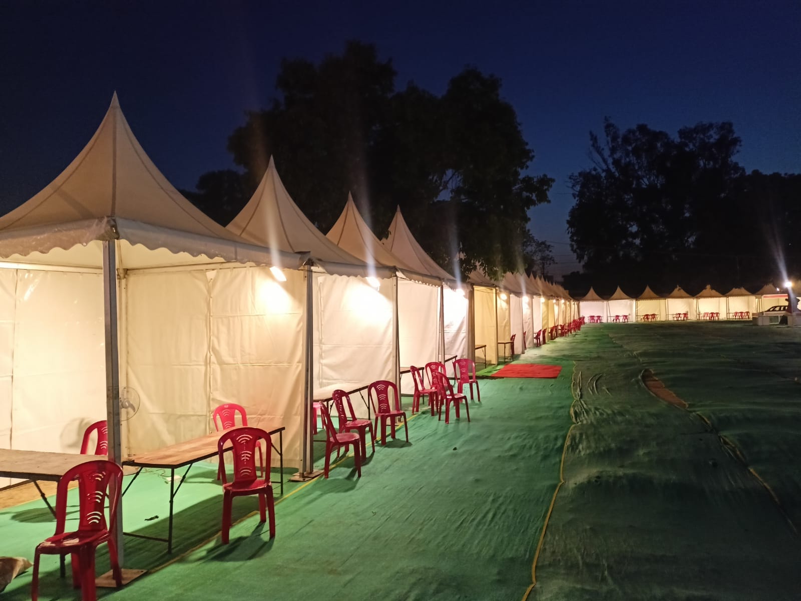 मुख्यमंत्री योगी आदित्यनाथ के आगमन के दृष्टिगत सजाया गया शिव चौक क्षेत्र। संवाद