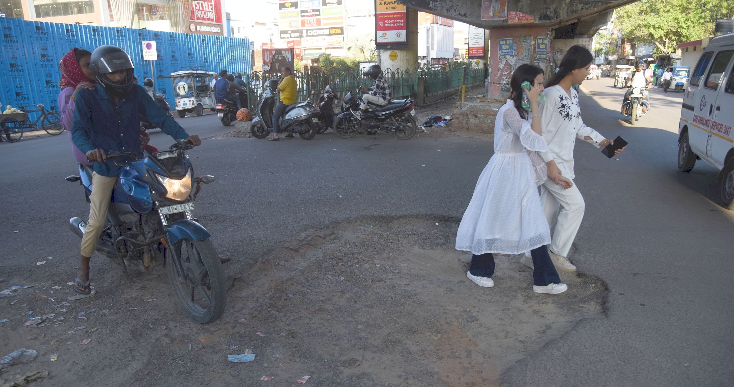 राजधानी की सड़कों का हाल। 