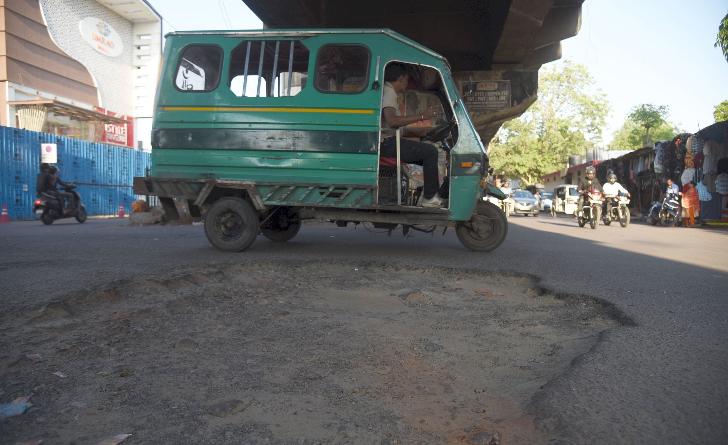 राजधानी की सड़कों का हाल। 