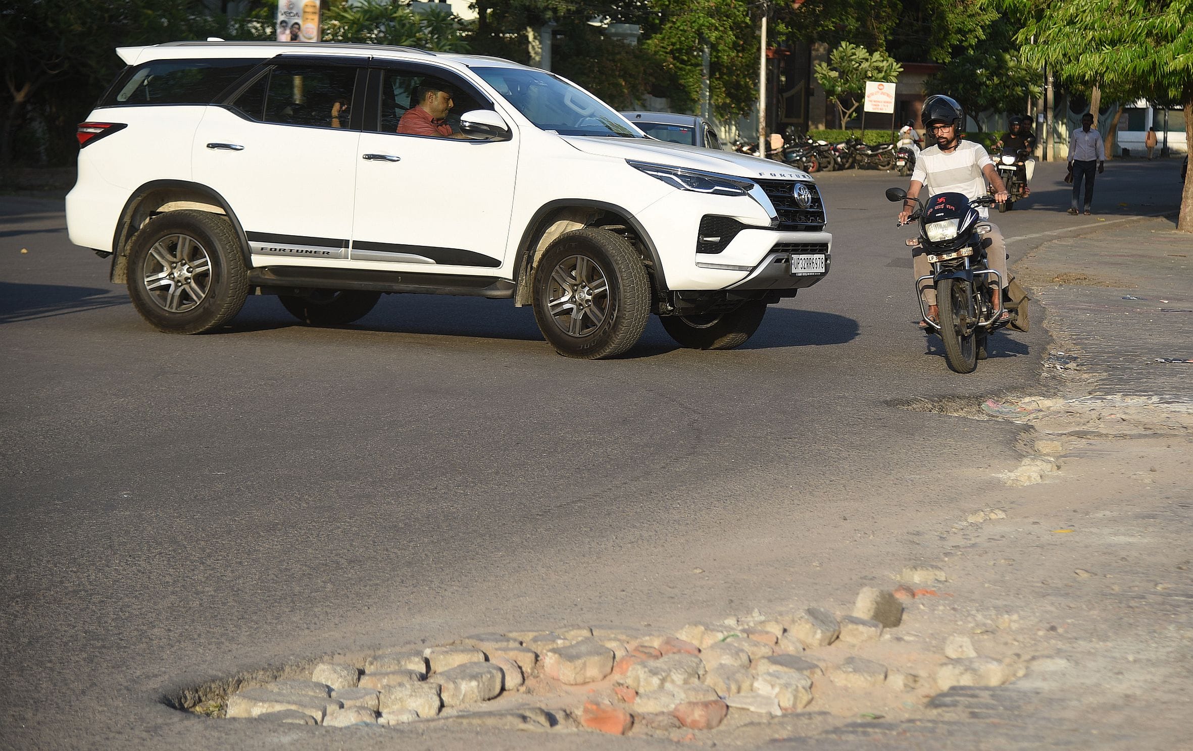 राजधानी की सड़कों का हाल। 