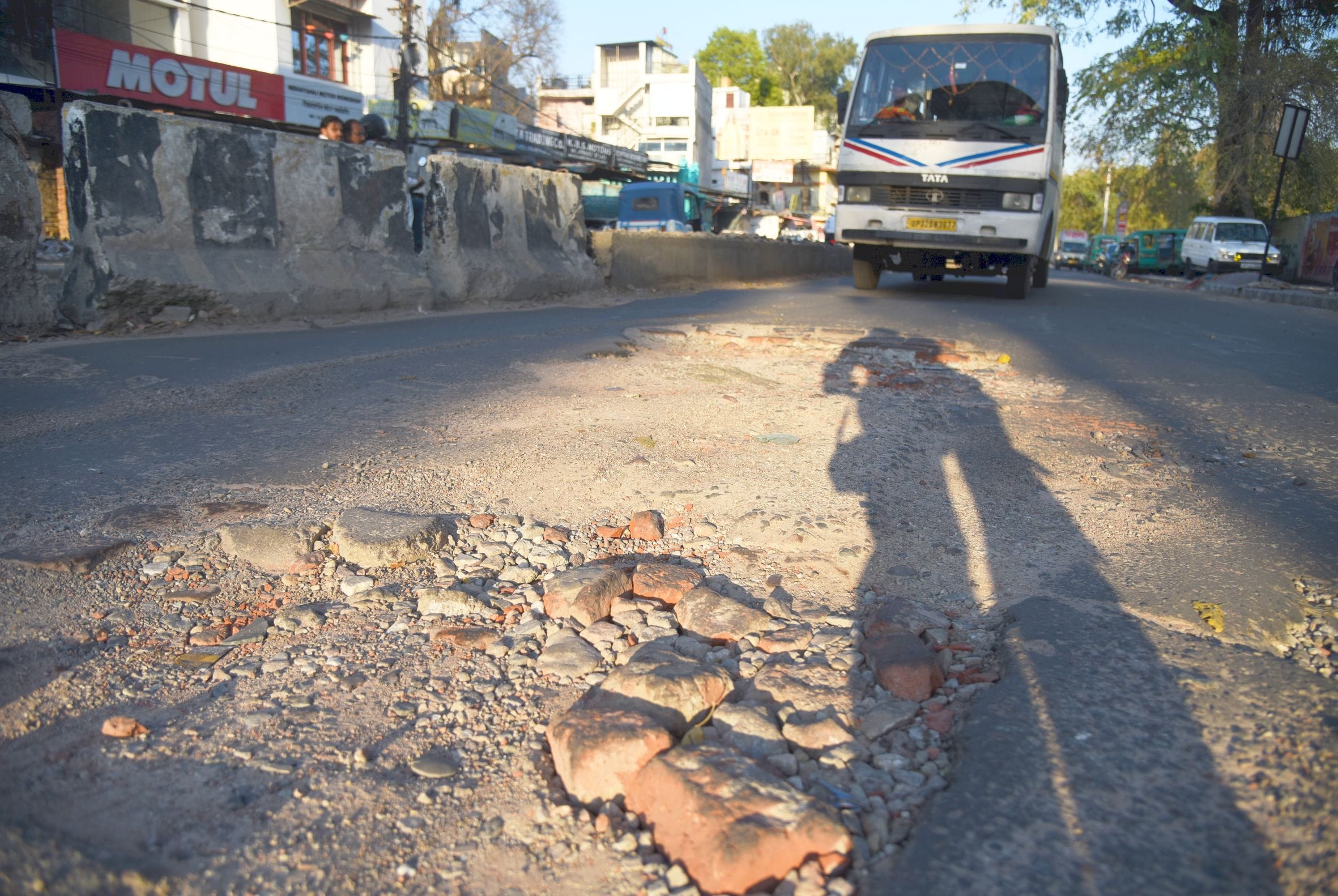 राजधानी की सड़कों का हाल। 