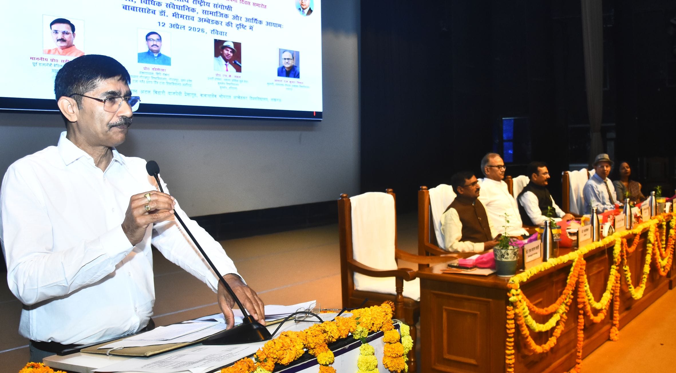 समारोह में मौजूद अतिथिगण। 