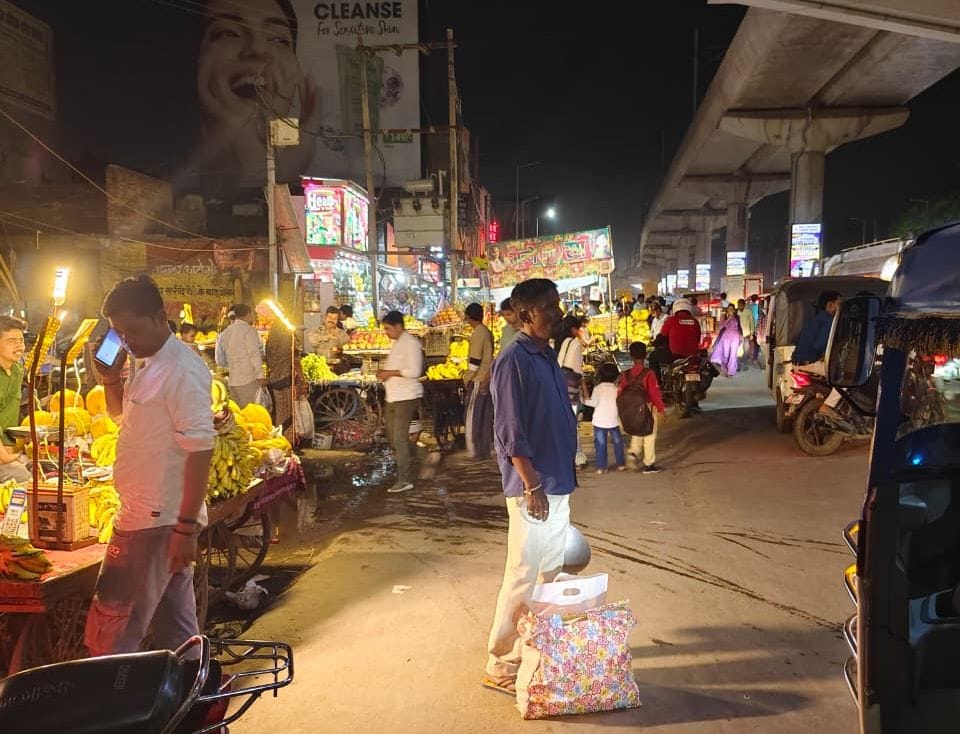 सरोजनीनगर में हटा अतिक्रमण।