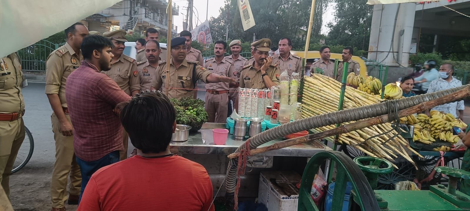 सरोजनीनगर में हटा अतिक्रमण।