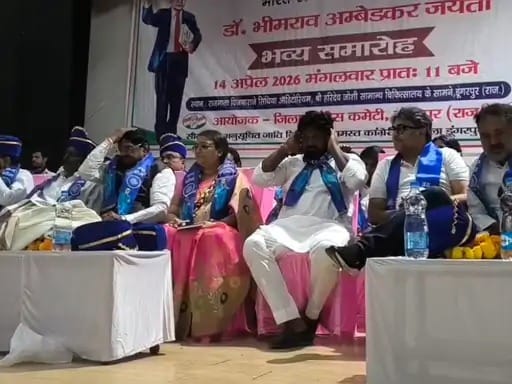 आंबेडकर जयंती पर प्रतिमा पर माल्यार्पण के बाद पूर्व मंत्री ममता भूपेश।