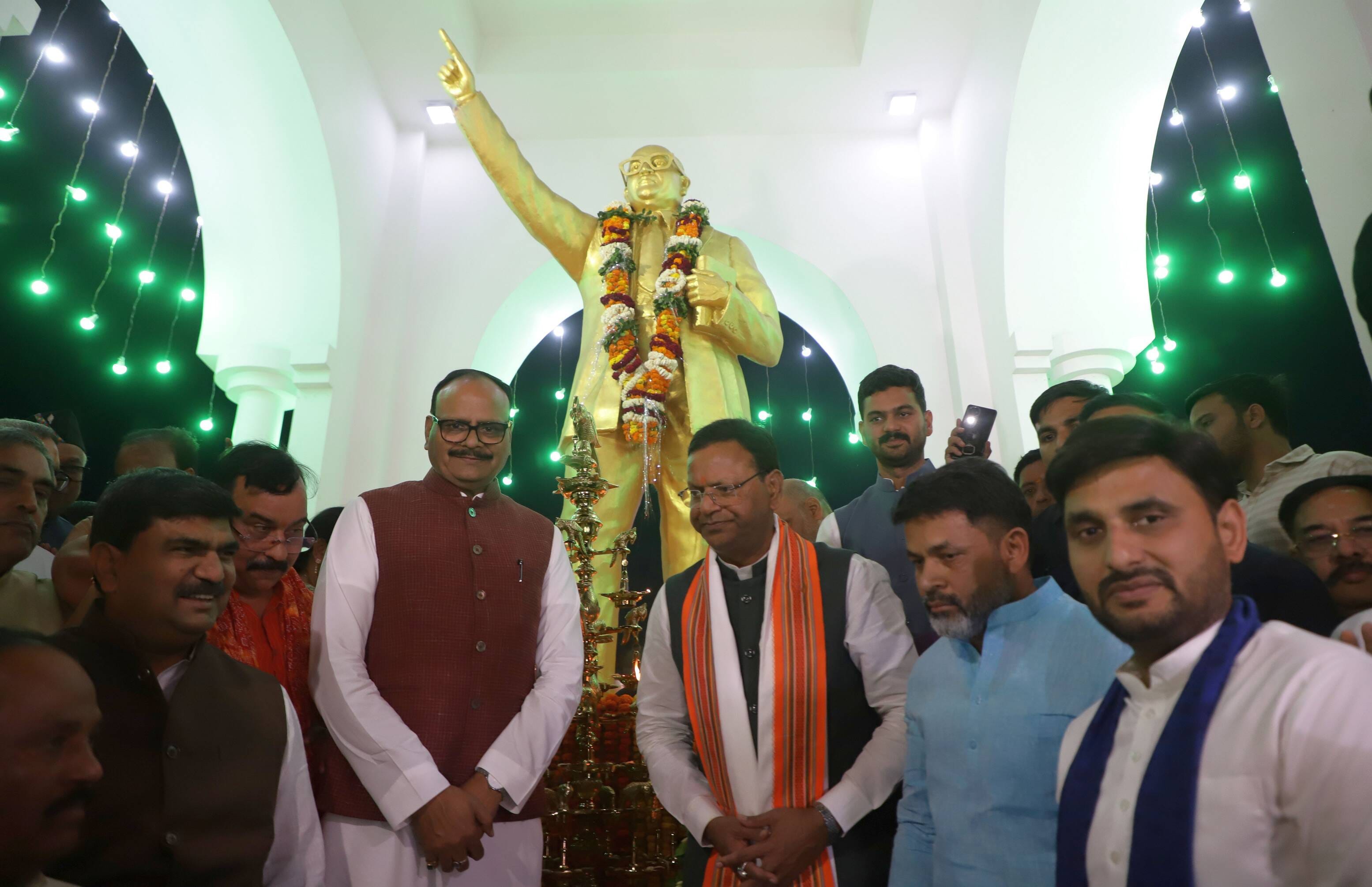 डाॅ. आंबेडकर की 50 प्रतिमा स्थलों पर एक साथ जलाए दीप