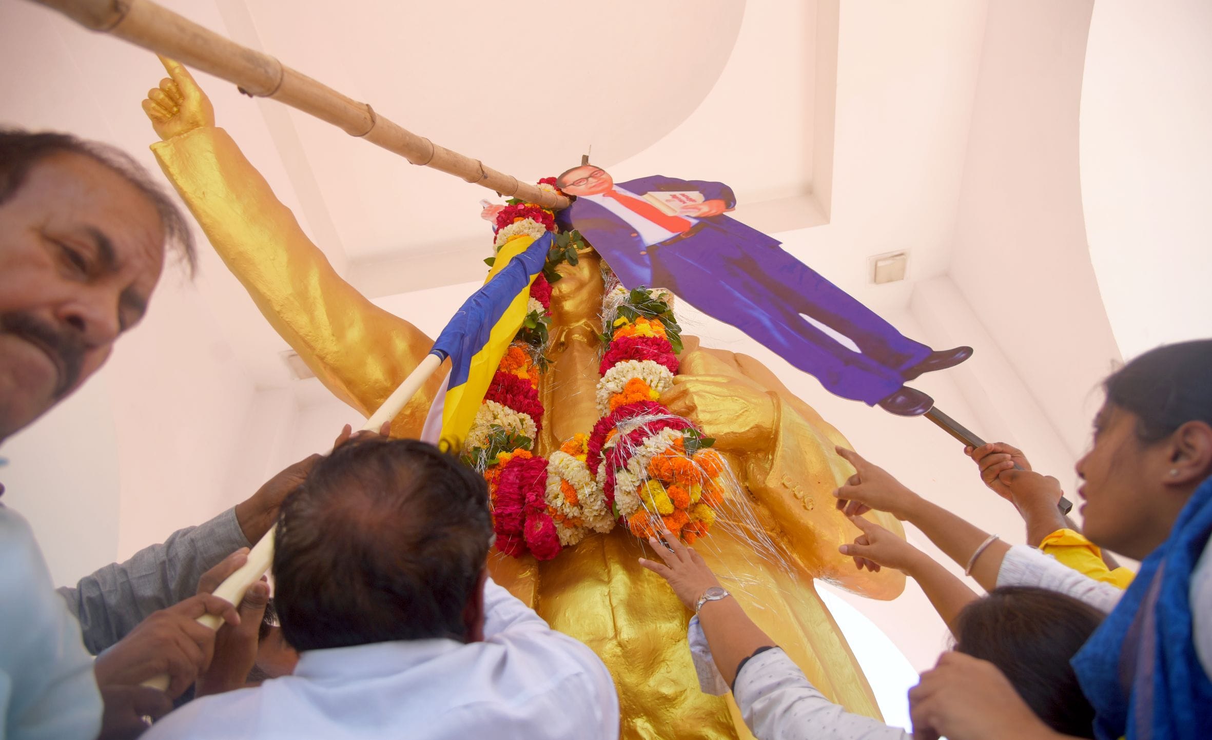 डॉ. आंबेडकर प्रतिमा तक जुलूस निकालकर उन्हें नमन किया गया। डॉ. आंबेडकर प्रतिमा तक जुलूस निकालकर उन्हें नमन किया गया।