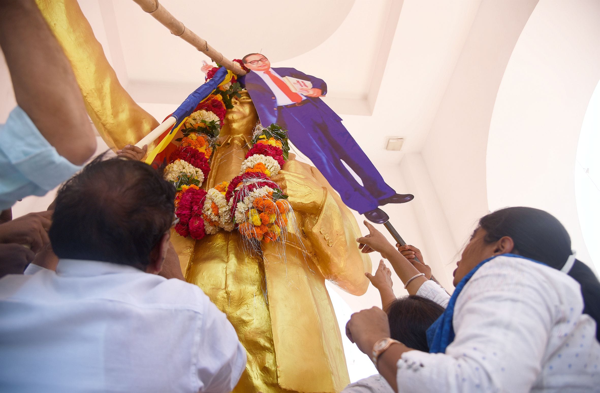 डॉ. आंबेडकर प्रतिमा तक जुलूस निकालकर उन्हें नमन किया गया। डॉ. आंबेडकर प्रतिमा तक जुलूस निकालकर उन्हें नमन किया गया।