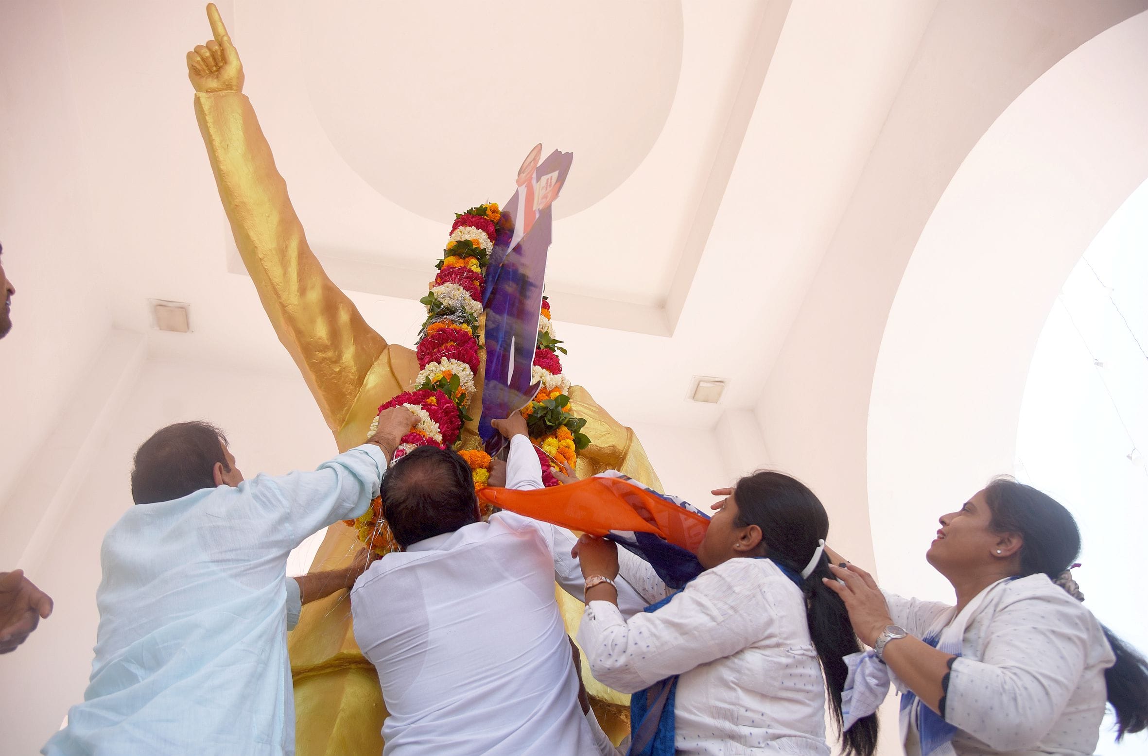 डॉ. आंबेडकर प्रतिमा तक जुलूस निकालकर उन्हें नमन किया गया। डॉ. आंबेडकर प्रतिमा तक जुलूस निकालकर उन्हें नमन किया गया।
