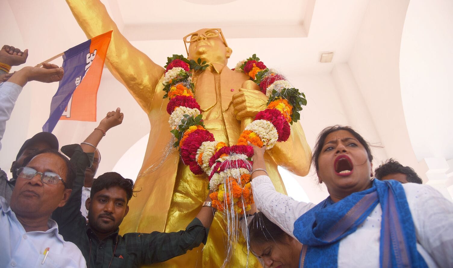 डॉ. आंबेडकर प्रतिमा तक जुलूस निकालकर उन्हें नमन किया गया। डॉ. आंबेडकर प्रतिमा तक जुलूस निकालकर उन्हें नमन किया गया।