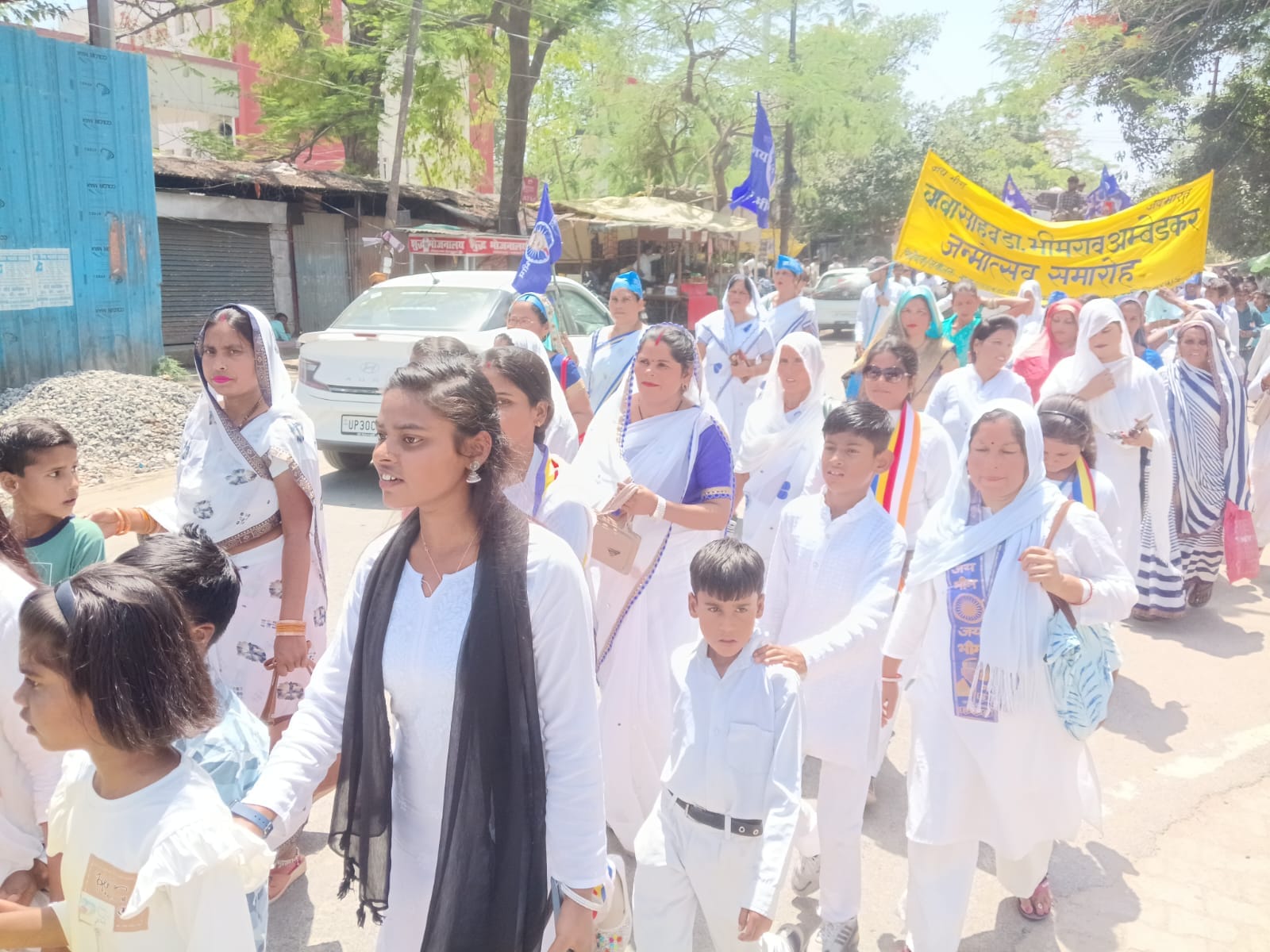 फोटो 28: गांधी भवन में सम्मेलन में बोलते केंद्रीय मंत्री कमलेश पासवान व मंचासीन जिला पंचायत अध्