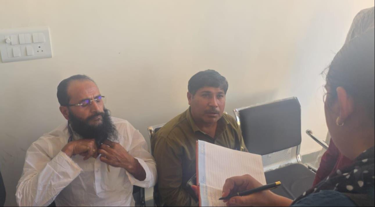 कलक्ट्रेट में डीएम से मिलने पहुंचे उद्यमी-व्यापारी। स्रोत उद्यमी कलक्ट्रेट में डीएम से मिलने पहुंचे उद्यमी-व्यापारी। स्रोत उद्यमी