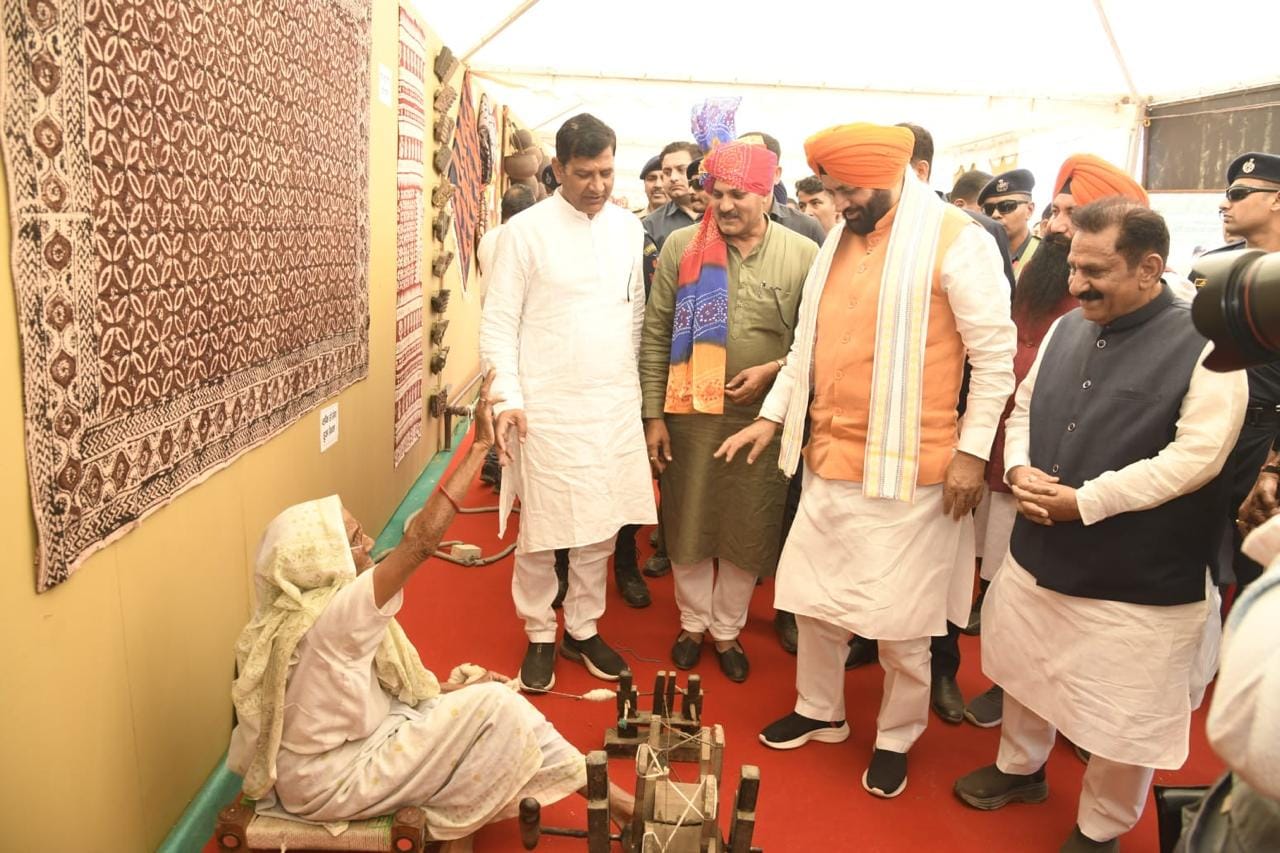 कुरुक्षेत्र। वैशाखी महोत्सव में संबोधन करते मुख्यमंत्री नायब सैनी। विभाग कुरुक्षेत्र। वैशाखी महोत्सव में संबोधन करते मुख्यमंत्री नायब सैनी। विभाग