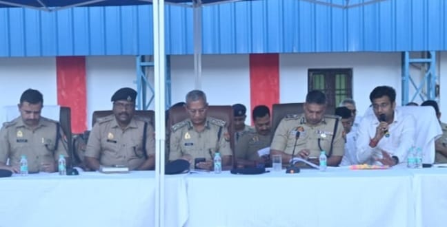 पुलिस लाइंस के बहुउद्देशीय हाल में भीमनगरी को लेकर अधिकारियों ने ब्रीफिंग की।पुलिस