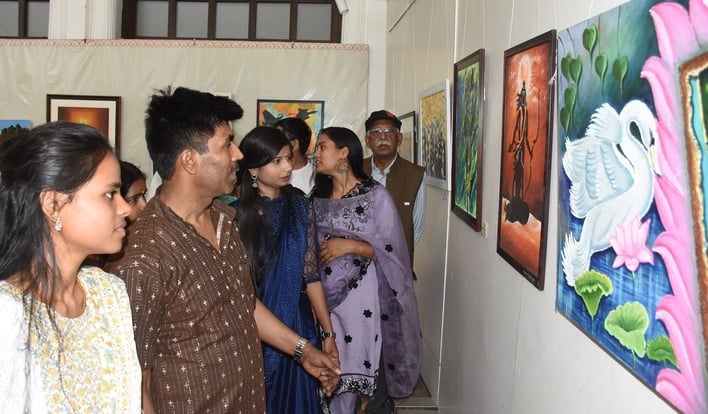 राज्य ललित कला अकादमी परिसर में सोमवार से तीन दिवसीय बद्रीनाथ आर्या चित्रकला प्रदर्शनी की शुरुआ