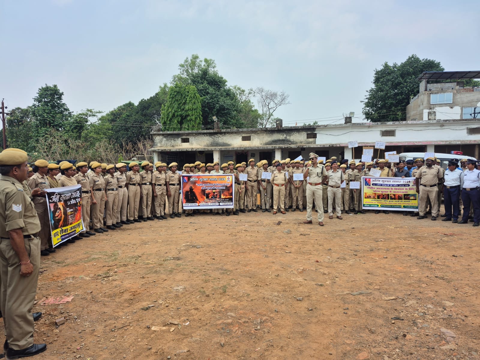 रैली निकालते नगर सेना के जवान