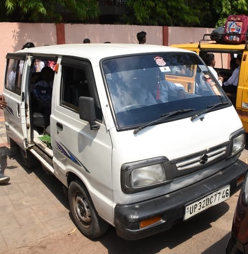 स्कूल वाहनों की होगी जांच। स्कूल वाहनों की होगी जांच।