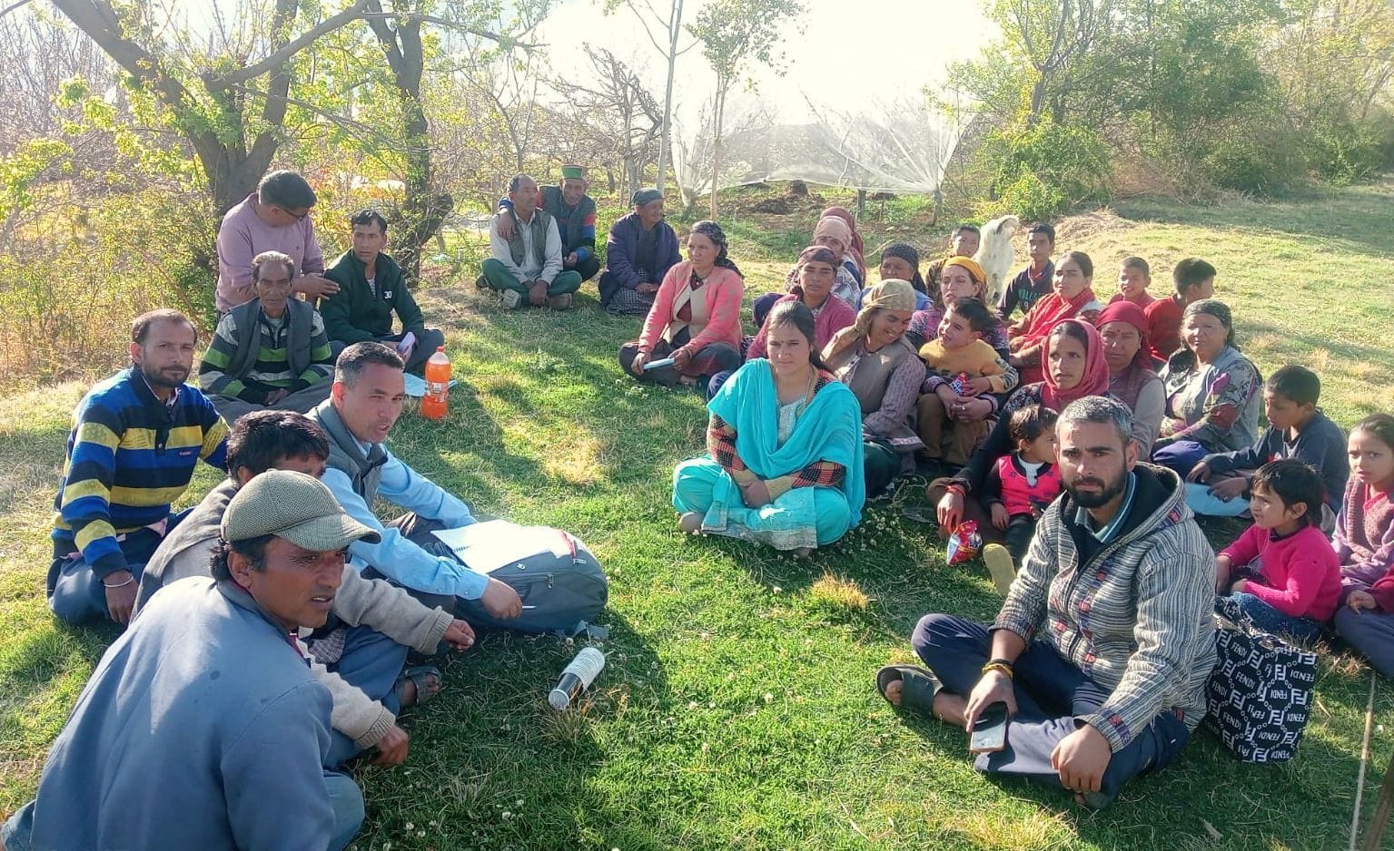 दुग्ध उत्पादक संघ की बैठक में मौजूद ग्रामीण। स्रोत : संघ दुग्ध उत्पादक संघ की बैठक में मौजूद ग्रामीण। स्रोत : संघ
