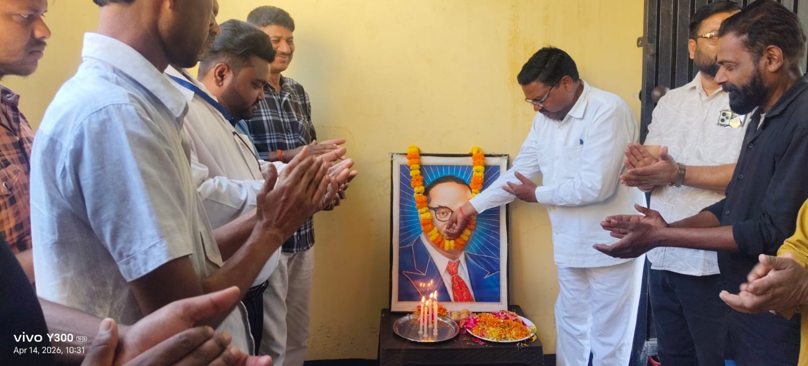 आंबेडकर जयंती पर कार्यकर्ताओ को संबोधित करते भाजपा जिलाध्यक्ष। आंबेडकर जयंती पर कार्यकर्ताओ को संबोधित करते भाजपा जिलाध्यक्ष।
