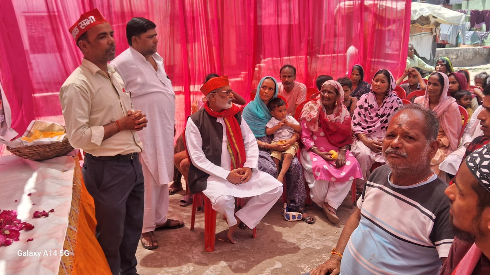 आंबेडकर जयंती पर कार्यकर्ताओ को संबोधित करते भाजपा जिलाध्यक्ष। आंबेडकर जयंती पर कार्यकर्ताओ को संबोधित करते भाजपा जिलाध्यक्ष।
