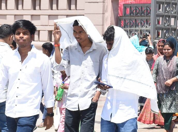 आंबेडकर पार्क में सुबह से ही दर्शकों और प्रशंसकों का आना शुरू हो गया था।